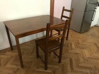 Predám drevený stôl a 2 stoličky IKEA