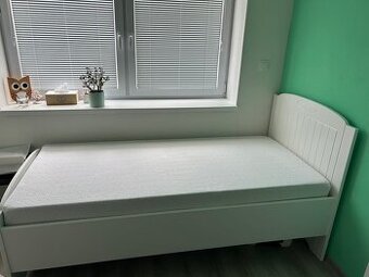 Posteľ