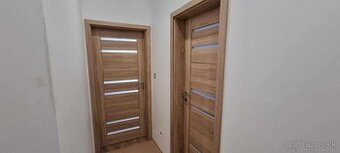 Montáž interiérových dverí a plávajúcej podlahy