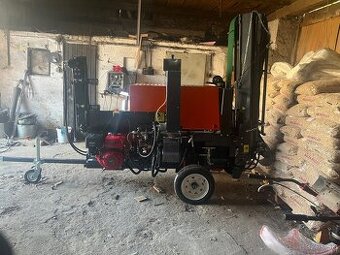 Štiepací poloautomat dreva Rima 20t
