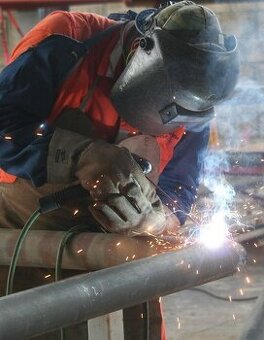 Zvárač s nástupným bonusom/Зварювальник зі бонусом 1500 євро