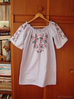 Krásne vyšívané minišaty AMISU