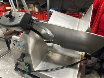 Krajací stroj zn. OMAS