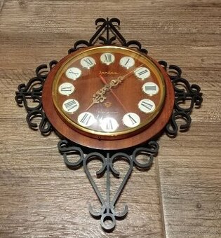 Predám nástenné hodiny Jantar USSR