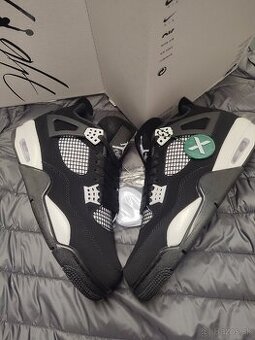 Air Jordan 4 Retro White Thunder