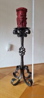 Masívny kovaný svietnik