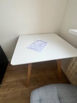 Predám nový stolík 80x80