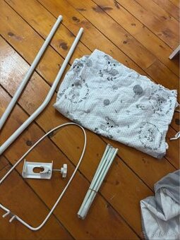 Baldachyn na postielku