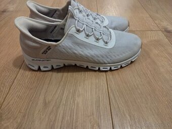 Biele tenisky zn .skechers veľ. 39/40