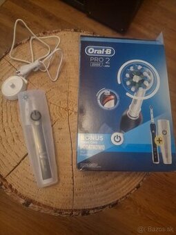 Elektrická zubná kefka OralB PRO 2 2500 Braun