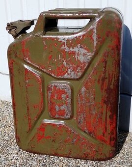 Plechové kanistre (bandasky)