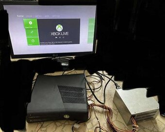 Predám tuto hernú xbox 360 s konzolu