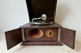 Carnophon - starožitný gramofon ve dřevěné skříni, rok 1905