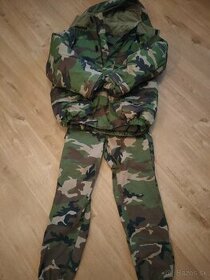 Vojenská bunda a nohavice