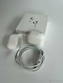 Apple AirPods 3. generácie s Lightning puzdrom
