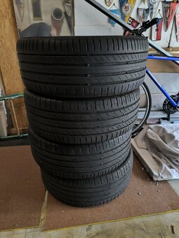 Predám letné pneu 235/45 R18V Continental