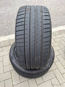 245/40R19 Michelin