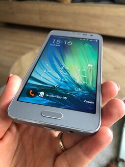 Samsung Galaxy A3 strieborný
