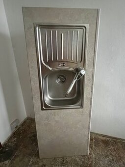 Pracovna doska, drez a batéria