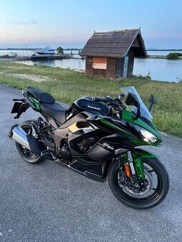 Kawasaki Ninja 1000SX sport touring - 1
