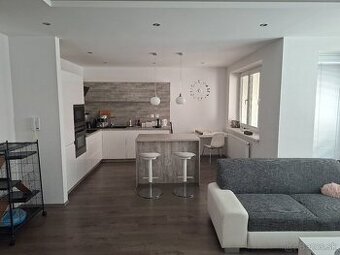 Na prenájom veľmi pekný, zariadený 2izb byt 720,- Eur