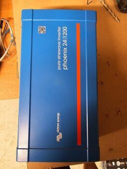Victron menič 24/230 1200va