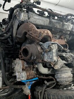 4.0 v8 184kw Biturbo motor