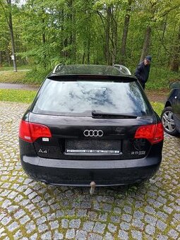 Audi A4, 2.0tdi manuál quatro.