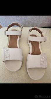 Clarks sandále bielé 43 vel.