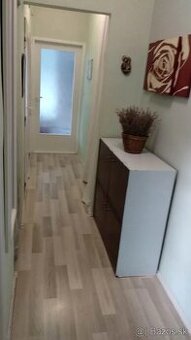Na predaj pekný slnečný 2-izb. byt Handlová, ul. Prievidzská