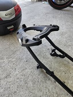 Držiak a kufor givi na yamaha fz8 / Fazer