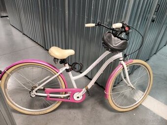 Mestský ružovy bicykel