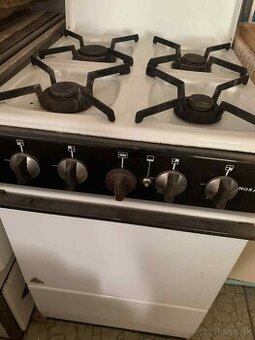 Plynový sporák s rúrou