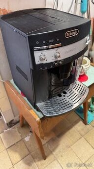 DeLonghi Magnifica Automatický kávovar ESAM 3000.B