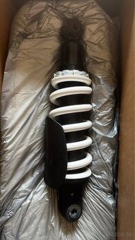 BMW R ninet zadný tlmič