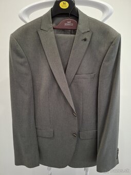 Predám Pánsky sivý oblek veľkosť 52