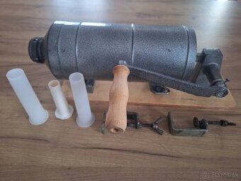 Plnička na klobásy a hurky