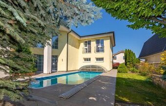 Luxusná 6-izbová vila s wellness centrom, bazénom a hosťovsk
