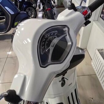 Vespa Primavera 125 White - nová