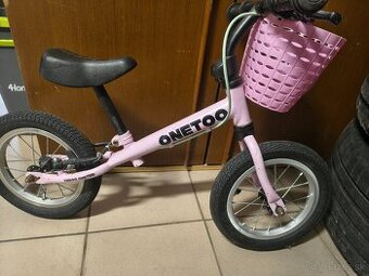 Dievčenské odrážadlo aj s brzdou