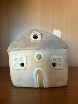 Keramický domček béžovo-hnedý