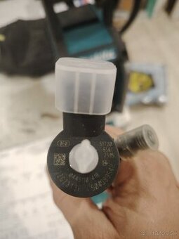 Vstrek Bosch 0445110418