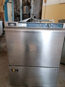 Profesionálna umývačka riadu značky ATA.