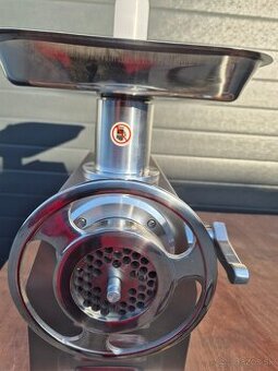 Mlynček na mäso MG-32SS Masiarský vlček rezačka masa