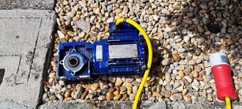 Elektromotor s prevodovkou