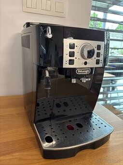 Predám Automatický kávovar De'Longhi Magnifica S ECAM 22.11