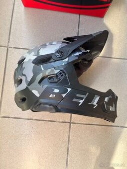 prilba Bell SUPER DH mips