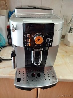 Kávovar Delonghi magnifica S