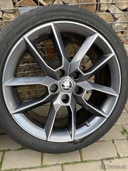 Škoda Octavia Superb Gemini alukola 18, letní pneu 225/40