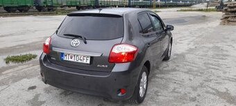 Predám Toyota Auris.